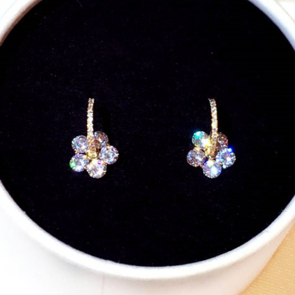 New Gold Plated Flower Earrings - Picture 3 of 4